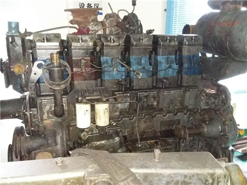 拆卸三菱S6R柴油發(fā)動機連桿端蓋