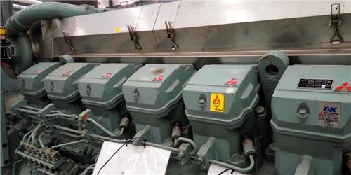 安裝三菱S12柴油發(fā)動機曲軸、主軸承瓦