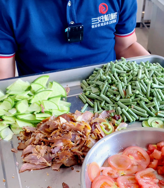 切菜機需要幾個人操作？故障率高不高？